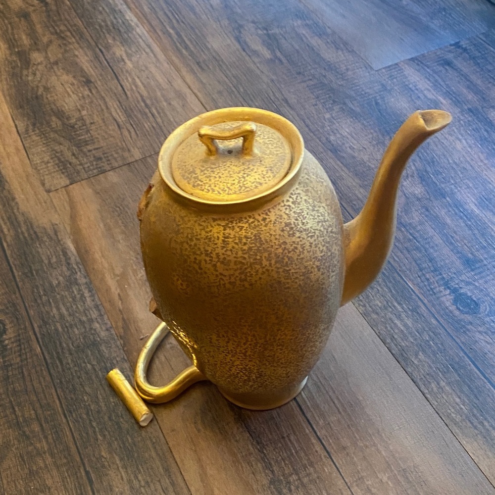 Luxurious Gold Coffee & Tea Set - Picture 5 of 11